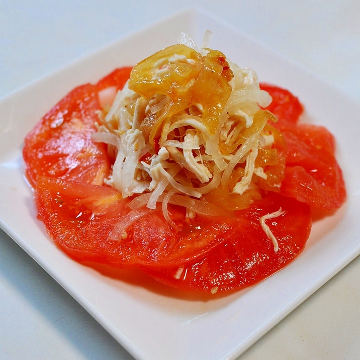 蒸し鶏と中華クラゲとトマトのサラダ